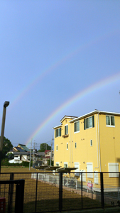雨上がりの空に２重の虹